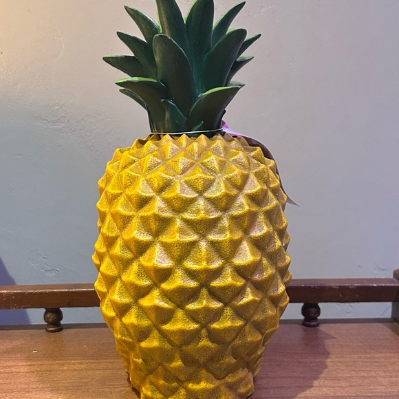 SPOOKY SUMMER 12in LED Resin Pineapple Skull With Floral Accent NWTS - Picture 8 of 11